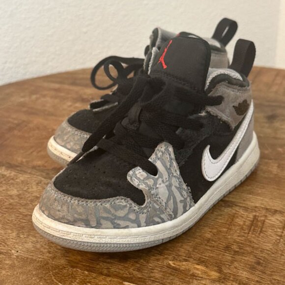 Nike Air Jordan 1 Mid SE - Picture 1 of 9